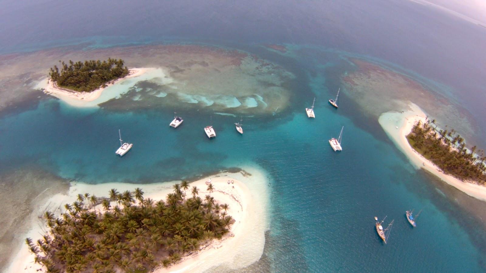 Isla Cayos Beach