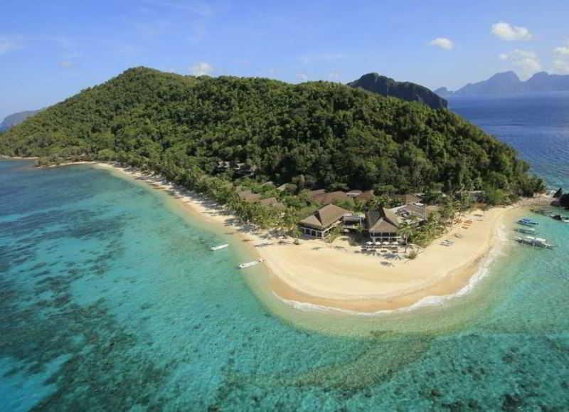 Pangulasian Island Beach