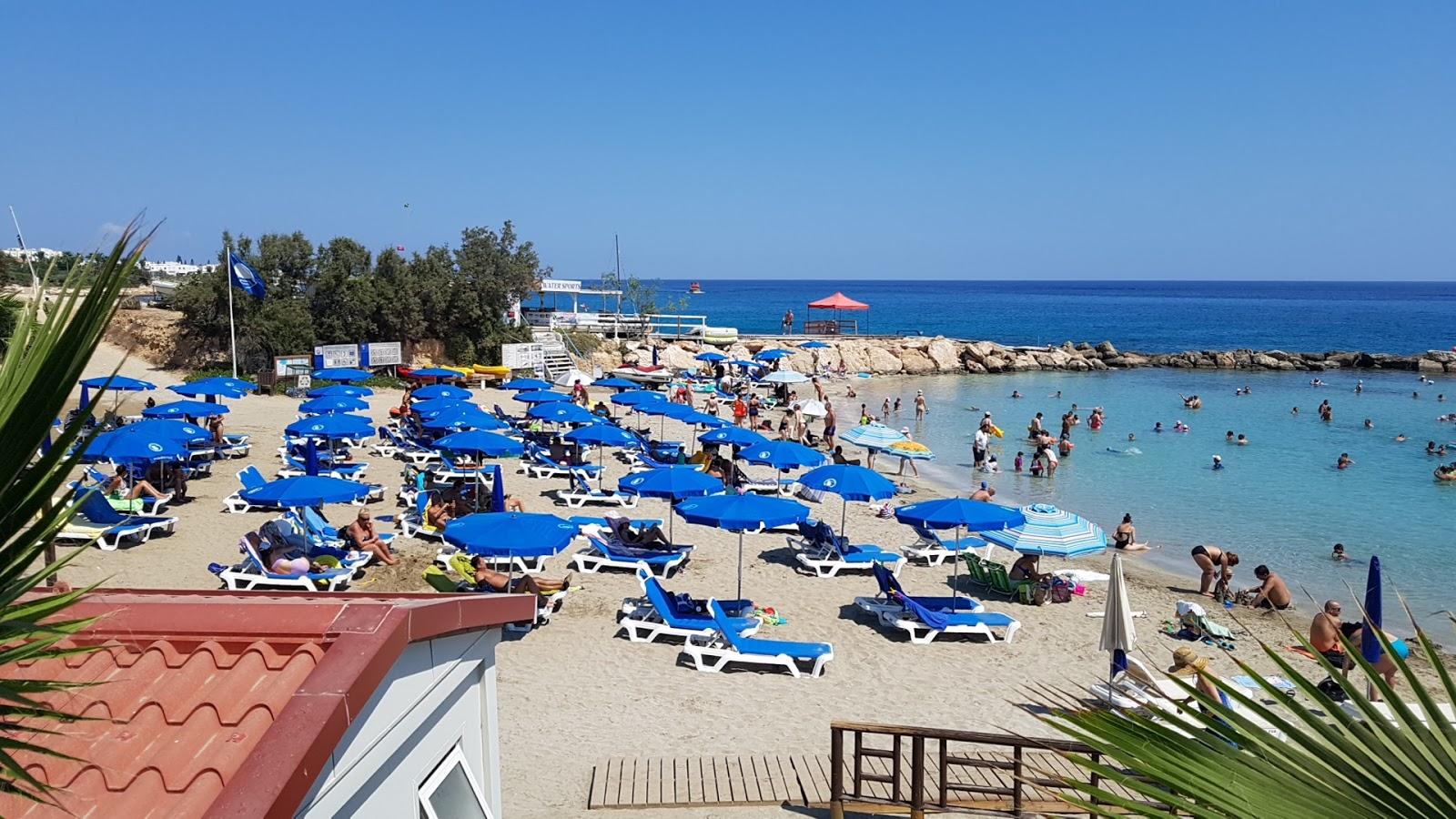 Nisia Loumbardi beach
