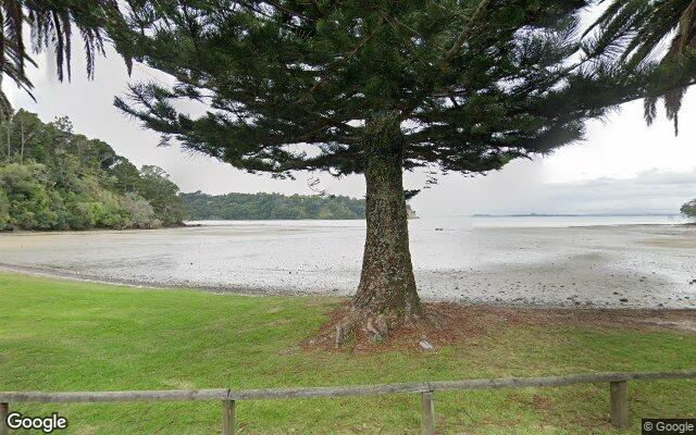 Laingholm Beach