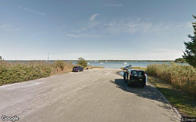 Three Mile Harbor: Settler’s Landing