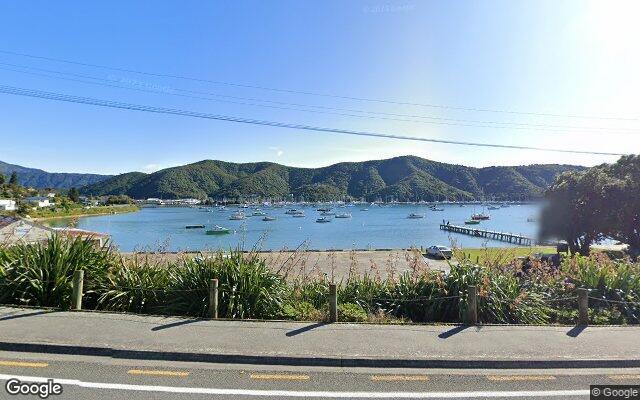 Waikawa Bay at Beach