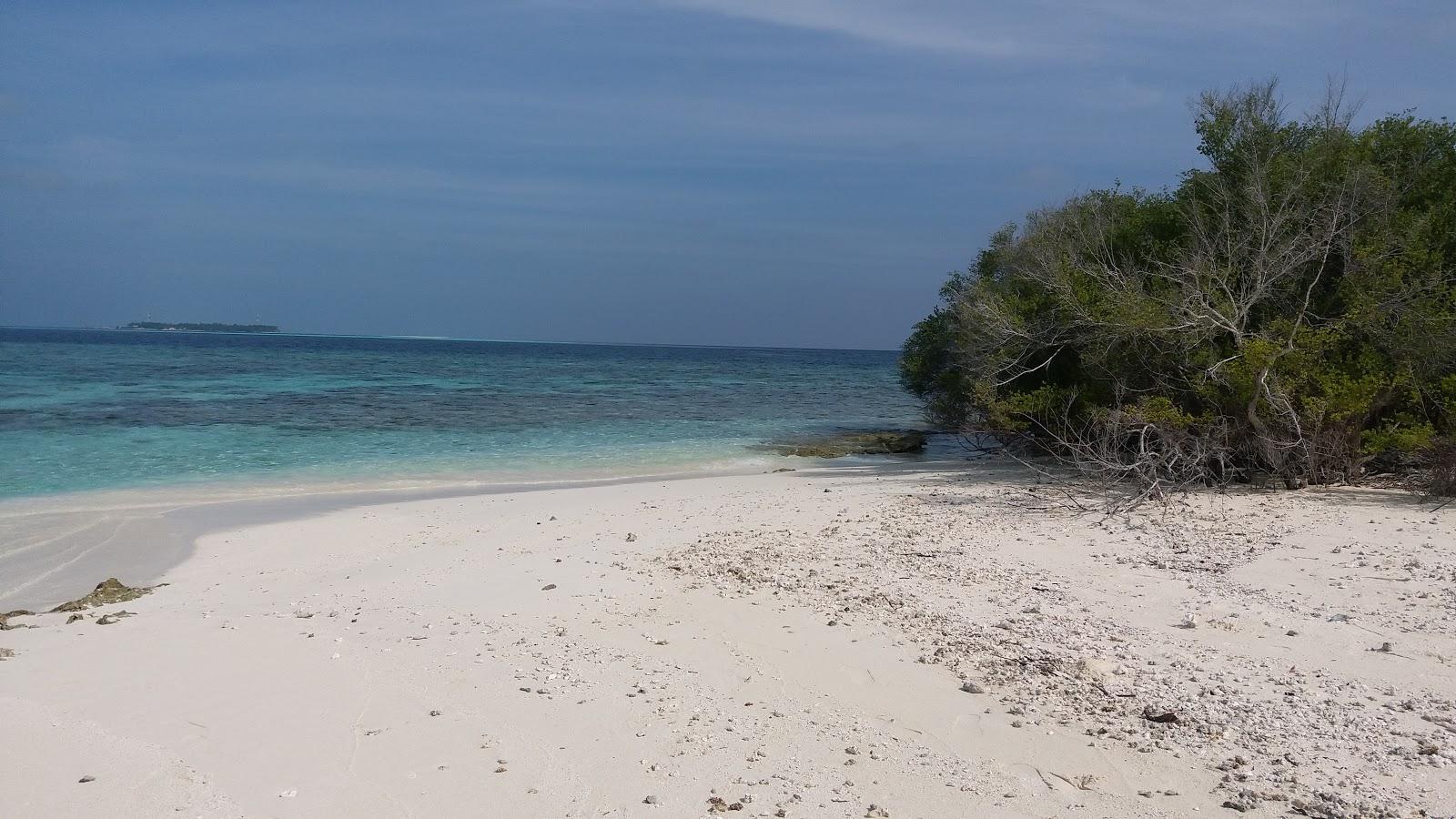 Dhiguvarufinolhu Beach